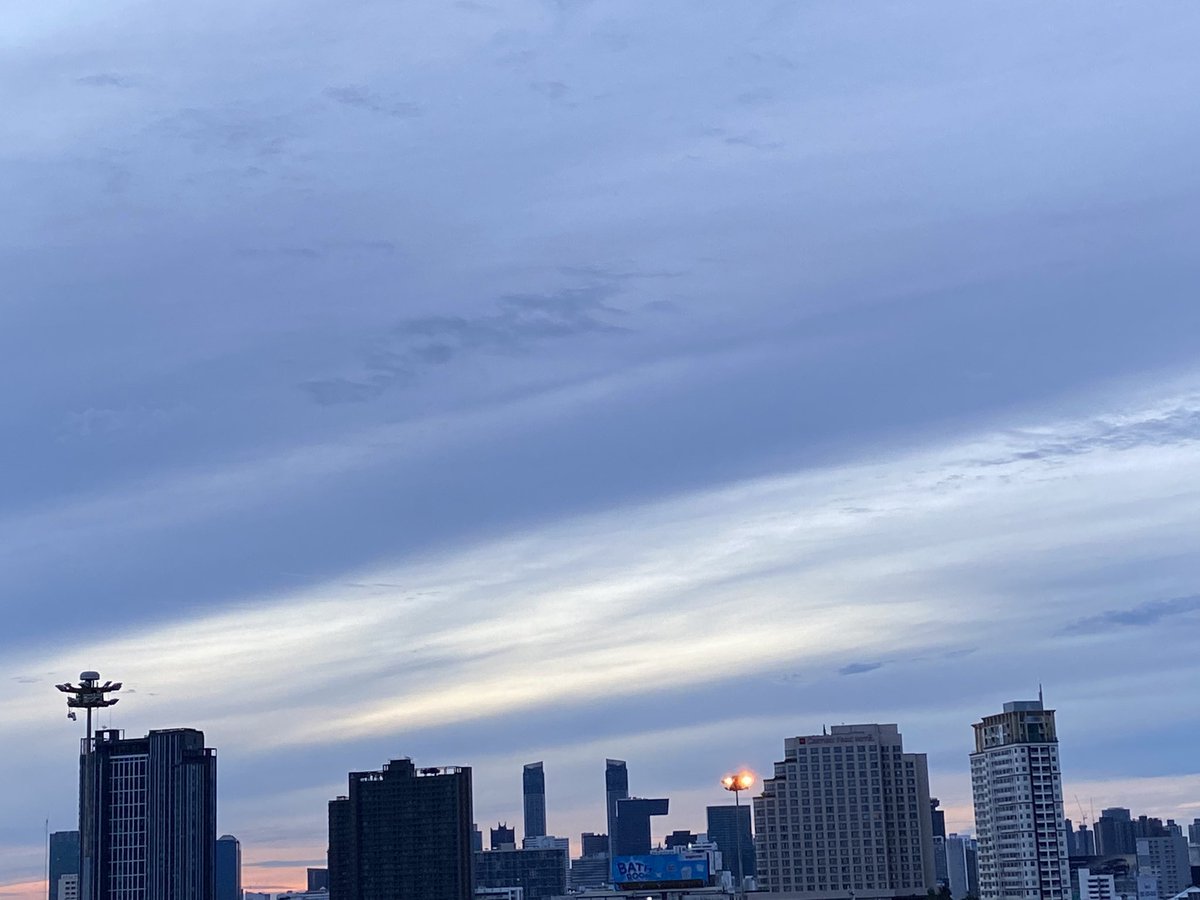 อยากตื่นมาเจอท้องฟ้าสีแบบนี้ทุกวัน