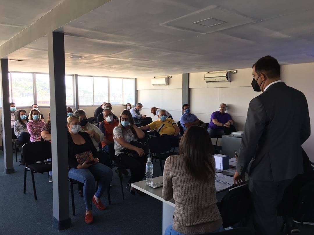 FuerzaVChacao's tweet photo. Nuestros líderes sectoriales sostuvieron una reunión con el concejal @maximo_sanchez para construir estrategias de cara a defender Chacao en los venideros procesos electorales.
-
Fuerza Vecinal sigue trabajando por nuestro Municipio.
-
#FuerzaVecinalChacao
#DefendamosLoNuestro https://t.co/49l3tNjEeU