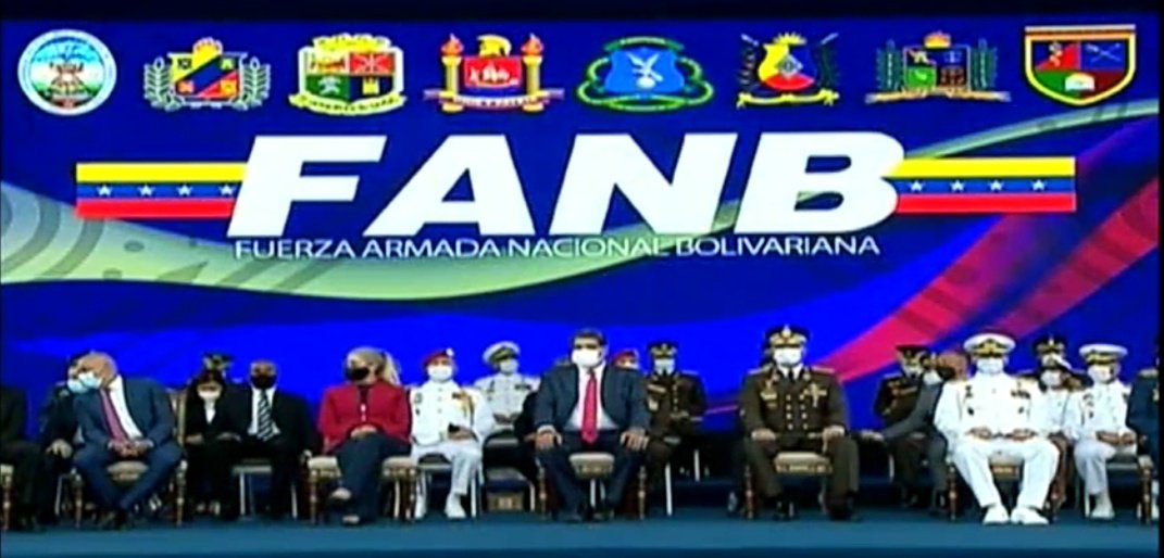 🗣️📢#Noticia | El Contralor General de la República, Elvis Amoroso, acompañó al Presidente de la República, Nicolás Maduro, a la Graduación Conjunta al Grado de Tenientes y Tenientes de Corbeta en las Categorías oficiales de comando, técnicos y tropas #FANB