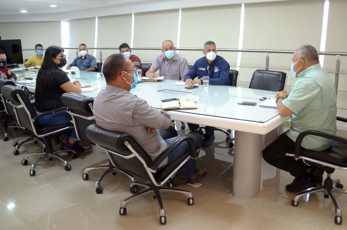 AdolfoP_Oficial's tweet photo. #07Jul Me reuní con el equipo de la Secretaría de Obras Públicas para concretar proyectos y obras para el desarrollo del estado Lara. #RevoluciónVictoriosa https://t.co/bi8crIcd85