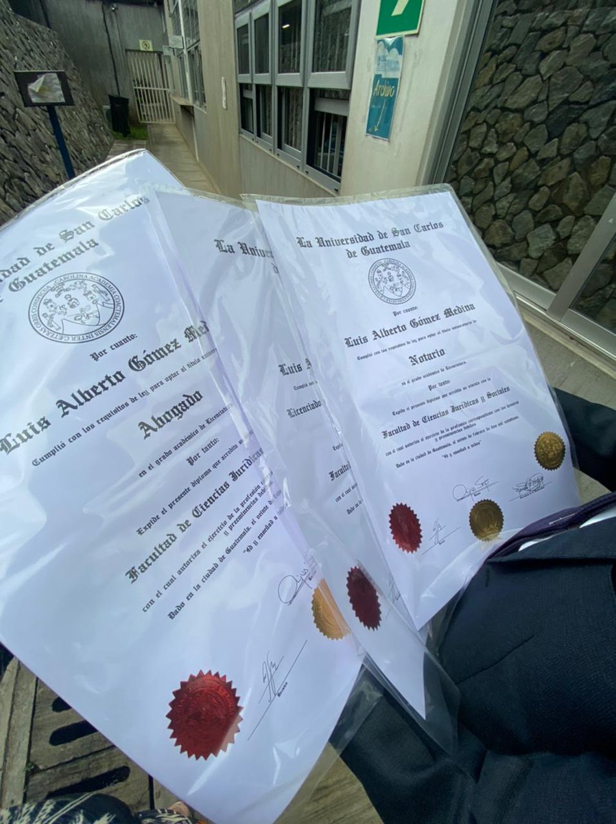 Lagm55's tweet photo. Gracias a Dios, a mi familia y en especial a mis abuelos " que me enseñaron a trabajar el campo desde pequeño".

Hoy puedo decir misión cumplida " Licenciado en Ciencias Jurídicas y Sociales " Abogado y Notario.

Jamás olvidaré de dónde vine.

A trabajar por los de " Mágister ". https://t.co/lvsPx0q21B