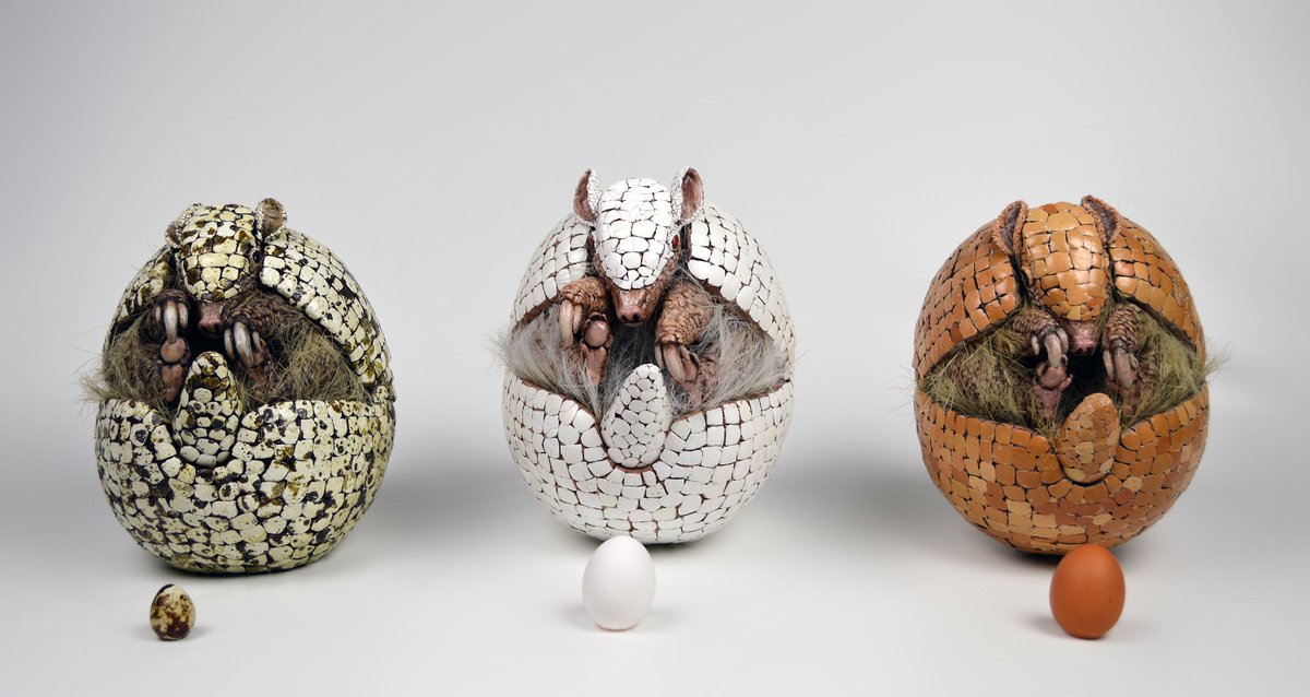 BeautifulBzarre's tweet photo. 3 Eggs and Ham is an incredible series of sculptures by Sarah Lee, each faring at only 10 x 9 x 7 inches. The scales made of quail and chicken eggshells, which Sarah painstakingly uses - isn't the effect amazing?!
#beautifulbizarre #sarahlee #eggshell #eggshellart #animalart https://t.co/I8ZGV4JuQq