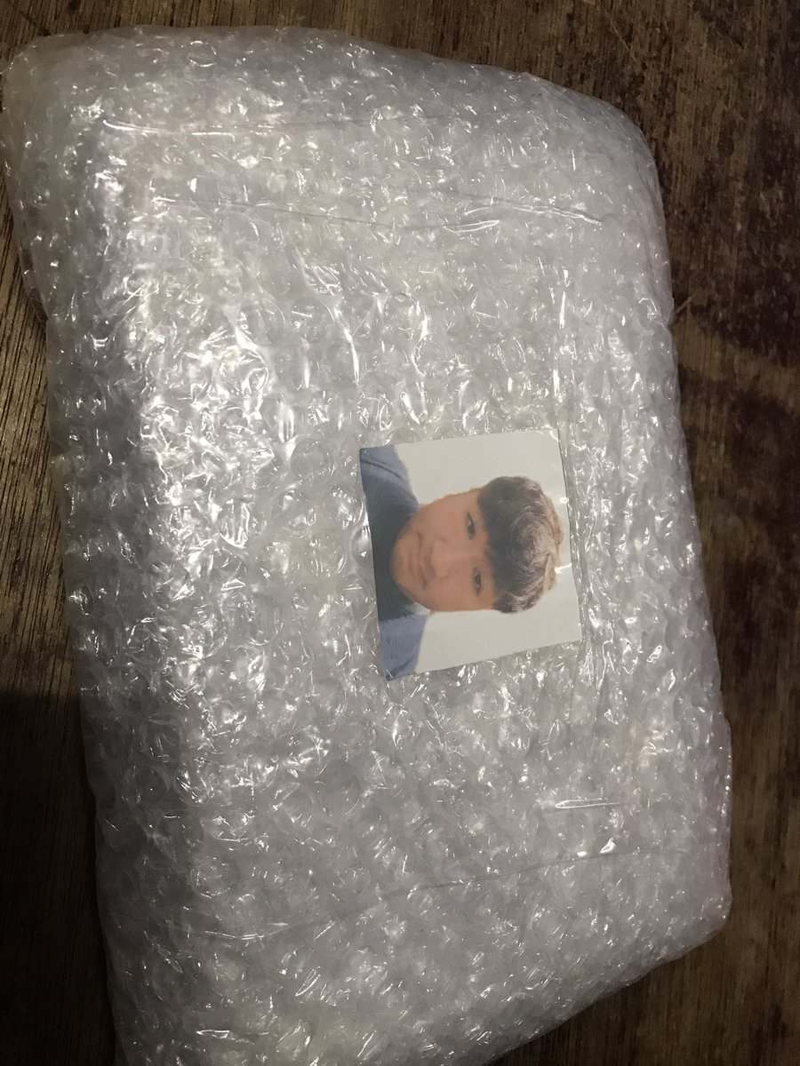 1PackAb's tweet photo. @BangPD_stocks dumating na ang bubble wrap na may album HAHAHA joke, sobrang secured na packaging kaso medyo natupi pero over all 10/10 Thankyouu! More budols to come https://t.co/Y3cFSBAn4E