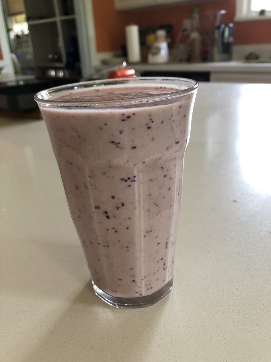 2ManuallyFocus's tweet image. An apple a day? What about berries, banana, pineapple, yogurt, milk and peptides a day?