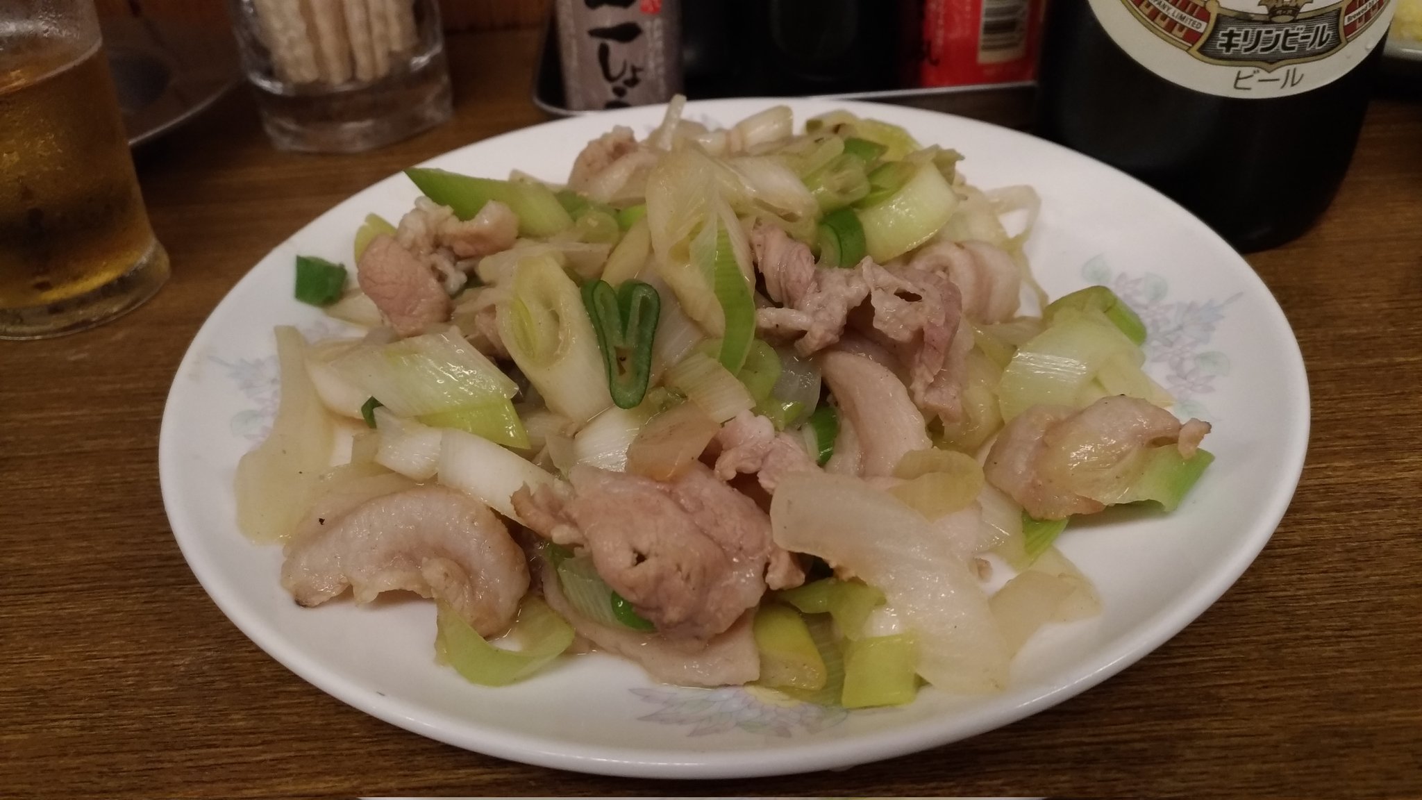 تويتر なーしー على تويتر 三ちゃん食堂 新丸子 で昼酒を ネギ肉炒め 冷奴 おひたし 瓶ビール レモンサワー 計1580円 孤独のグルメ にも登場した昼呑みの聖地のような食堂です メニューがめちゃくちゃ豊富だしビールは大好きなクラシックラガーだしネギ肉