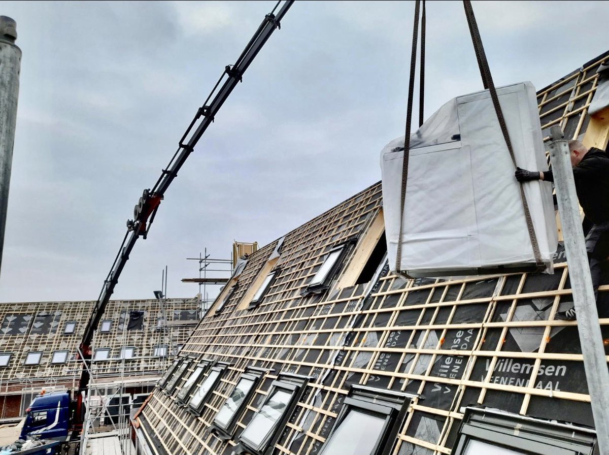 Waar vroeger een kasteel, zonder aardgasaansluiting, stond zijn 38 woningen gesloopt en 33 duurzame woningen gerealiseerd voor @dekernen. Allen voorzien van de #icem. Dit was alweer het 5e project met <a href="/VreeSliepen/">De Vree en Sliepen</a> 

#sloop #nieuwbouw #verduurzaming #energietransitie #factoryzero