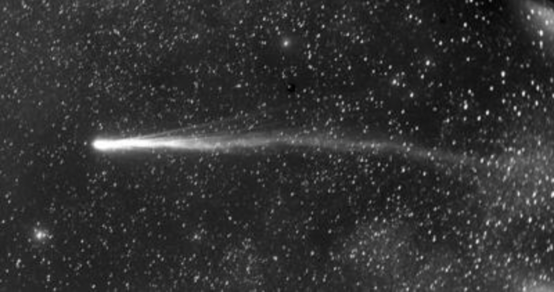 Comet Morehouse (aka 1908c) photographed by A. Estelle Glancy from Mount Hamilton using the Willard lens on the Crocker Telescope, November 14, 1908 <a href="/MathCancer/">Paul Macklin</a> <a href="/WomenatCal150/">BerkeleyWomen150</a> <a href="/HistAstro/">History of Astronomy</a> 

150w.berkeley.edu/celestial-obse…