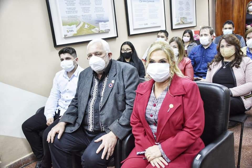 Celebro contigo Carolina Lapierre el inicio de un nuevo desafío en tu vida, deseándote éxitos en tu nueva función como miembro titular de la Junta Municipal de Encarnación.
Contá como siempre con el apoyo de la familia