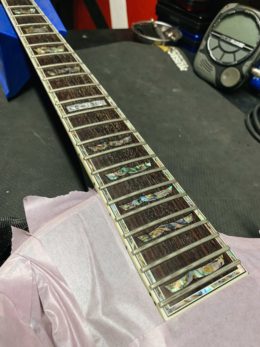 SDGuitarRepairs's tweet photo. SWIPE 👉🏻 to see the difference fret polishing and fretboard conditioning makes ! #fretwork #guitar #guitartech https://t.co/XRTK1WsYSx