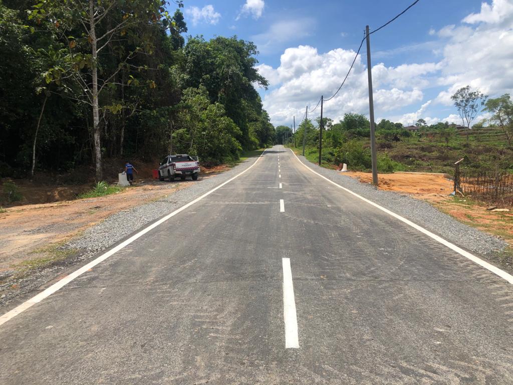 JKRDungun's tweet photo. Notis Pemakluman:-
Kerja - kerja membaikpulih pembentung di Jalan Sultan Sulaiman, Sec 4.200, AMBS , Dungun, Terengganu telah siap sepenuhnya.

#TogetherWeDeliver

@JKRTerengganu @yusufghani200 
@HasliJKR
@AlAzhar_JKR 
@noorulasliza @zulfazimie90 https://t.co/50v6AAJvgb