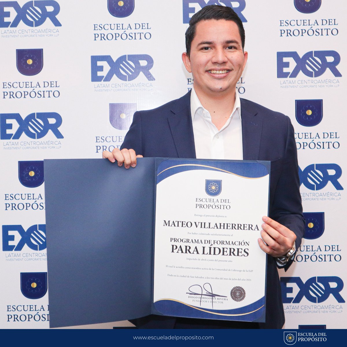 EdProposito's tweet photo. La EdP impulsa el proceso de crecimiento y el desarrollo del liderazgo, acompañando a los líderes a transformar su pasión en significado y convertirse en agentes de cambio #Formación #Liderazgo #EscueladelPropósito | Más: https://t.co/QlwJbUuRfb https://t.co/O20aGdLQ7a