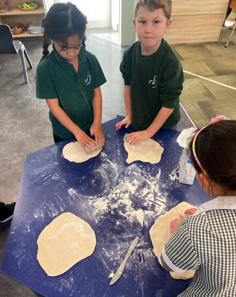 2021Pitau2's tweet photo. We had so much fun making our pizza restaurant a reality and got some great reviews! It was great to see all our bread learning connect to our world. Our tauira loved making kai for their friends in Matariki spirit. Mānawatia a Matariki #bromleyschoolnz #connected https://t.co/UldbpjdhId