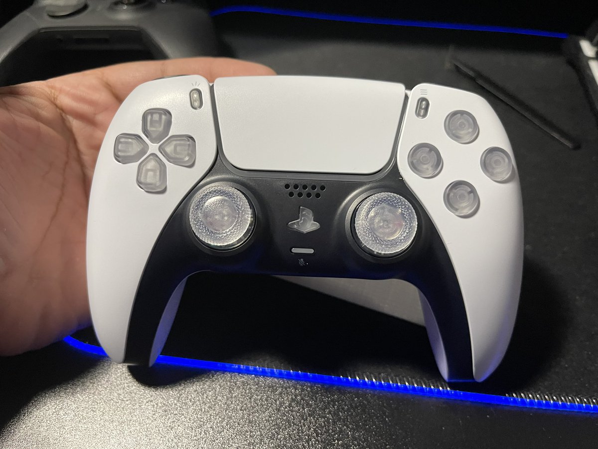 GameOverRa_'s tweet photo. They don’t call me GameOver for nothing 🔥😎😏 #PS5 #PS5Dualsense #LEDMod #GameOverRa #CustomController https://t.co/D3KYYK8A5d