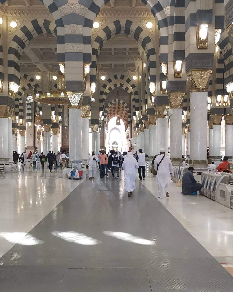 jebat_165's tweet photo. Telah tiba saat dimana umat islam merindukan masjid.
umat islam rindukan makkah madinah.
aku sanggup beli bukhoor sebab aku rindukan bau kawasan tanah suci
aku rindukan tetapi aku hanyalah sang pendosa.
#DRKR https://t.co/ptYR2ccASc