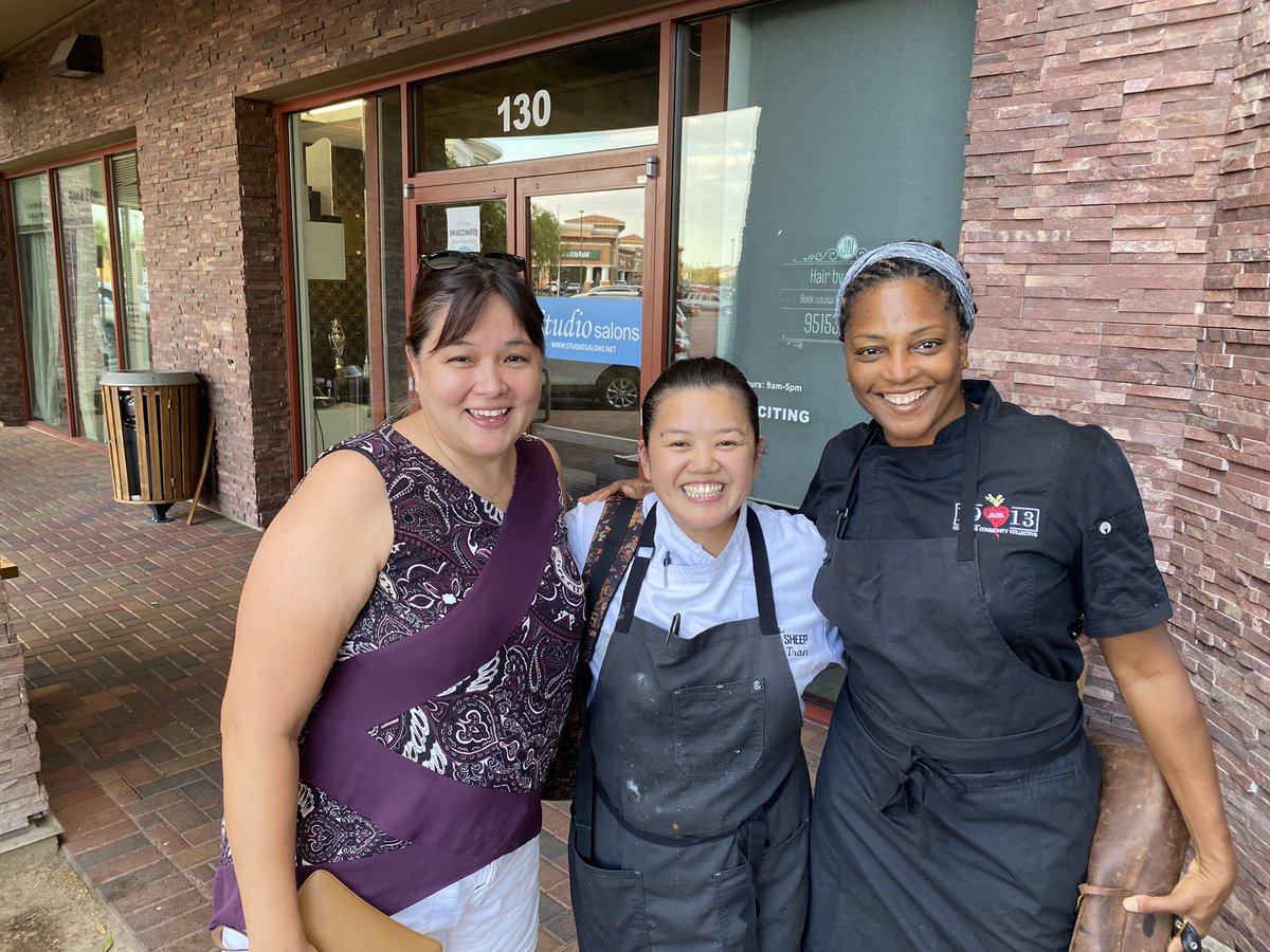 kimt0441's tweet photo. @BravoTopChef it’s my lucky day- not 1 but 2 of the best!! #lasvegas #jamiesayspewpewpew https://t.co/GVIXgPTove