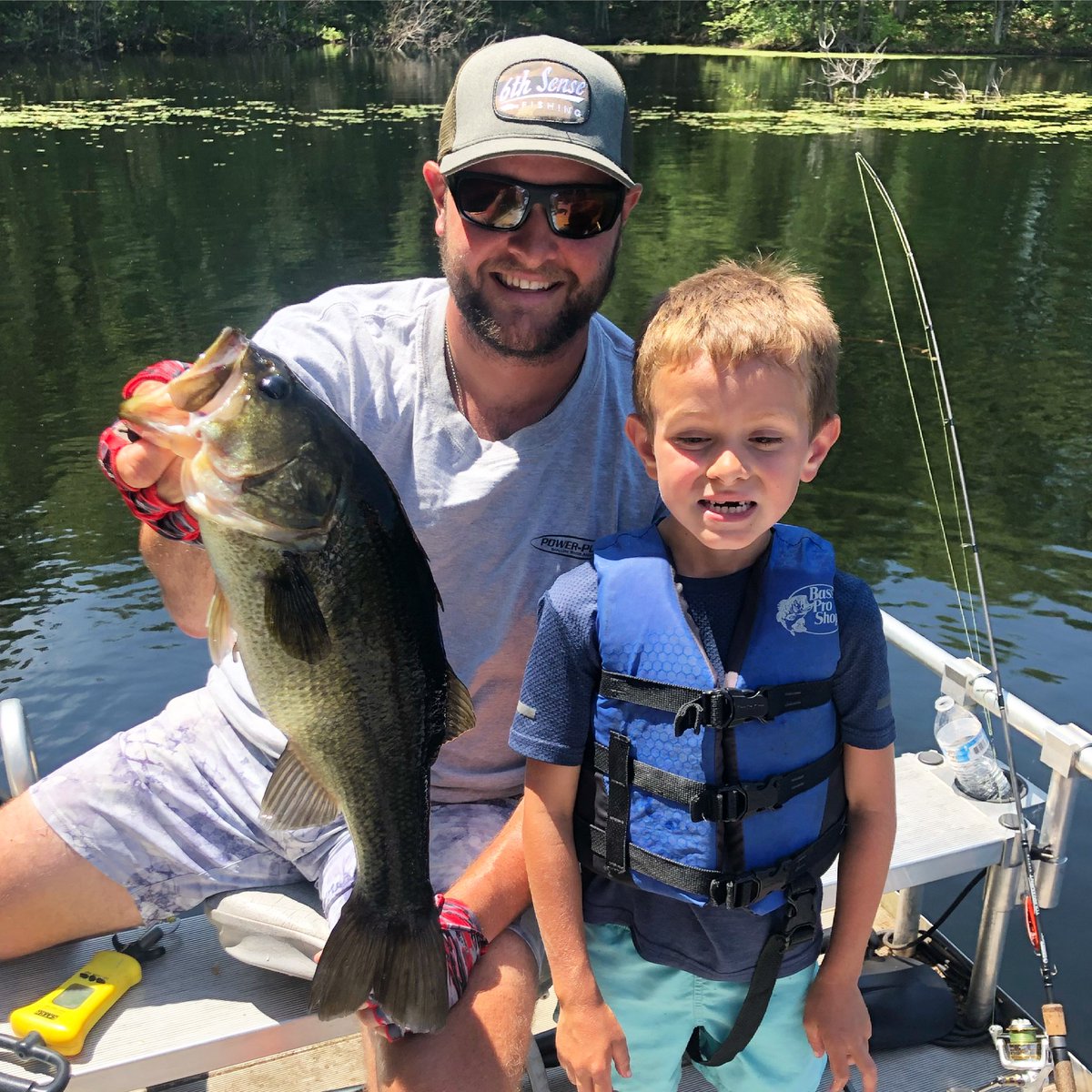 joeyfishing's tweet photo. Zeke was mad I stole this cast/bass from him so he wouldn’t look at the camera!😂😂😂 #fishing #competitivefishing #lovefishing #bassfishing #largemouthbass #zekenania #joeyfishing 
@6thSenseLureCo 
@BassProShops 
@SCALESGEAR 
@wileyx https://t.co/M3kp84nFhz