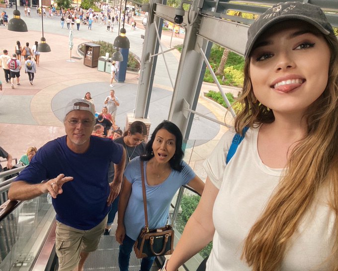 Dad n&rsquo; my step momma 🤍🤍🤍 https://t.co/pJwhMSx7Z3