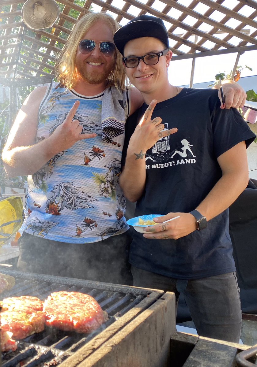 kegrocks's tweet image. Grillin’ N’ Chillin’ with @KrazyWhiteBoySB #BotBop #Summertime