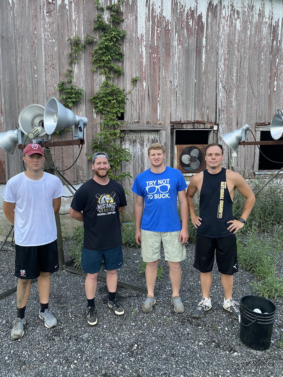 Your new look Mashers get the sweep tonight against the <a href="/LWA_MelonHeads/">LWA_MightyMelonHeads</a>. We win game 1 by a score of 9-5, and game 2 by a score of 4-2. Solid pitching from @timmyangel4 and <a href="/JakeVanVuren/">JVV ™</a> helped seal the deal tonight!