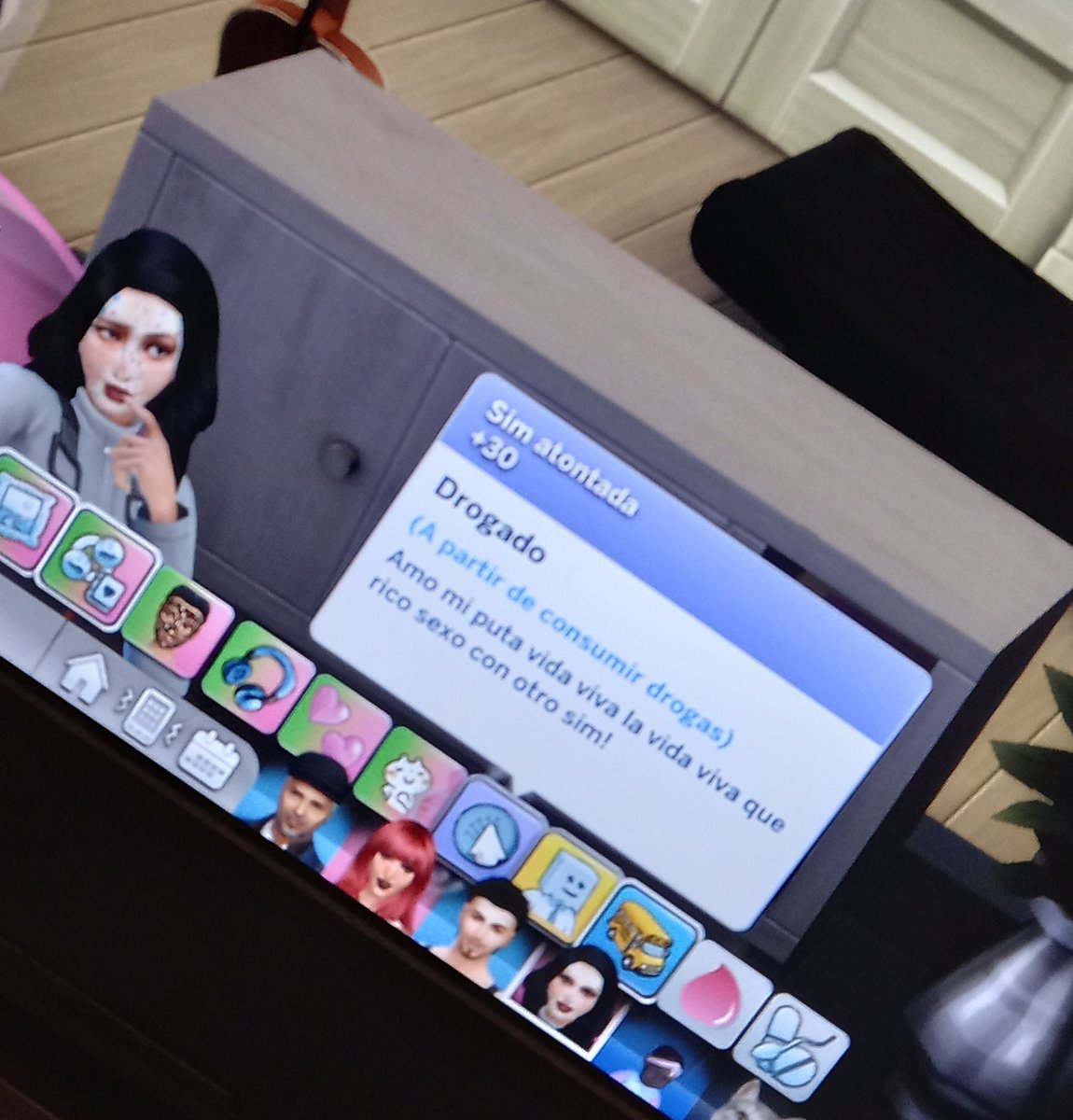 LadyMelito's tweet photo. Esas traducciones tienen una precariedad que no te la robo,amiga drogadicta #droga #mod #extasis #sims #sims4cc #sims4 #simmer #sim #game #juego #gameplay #mod #simslove #simstagrammer #simslover #simsstory #simstagram #simsfamily #family #adolescente https://t.co/I4rXQkI66C