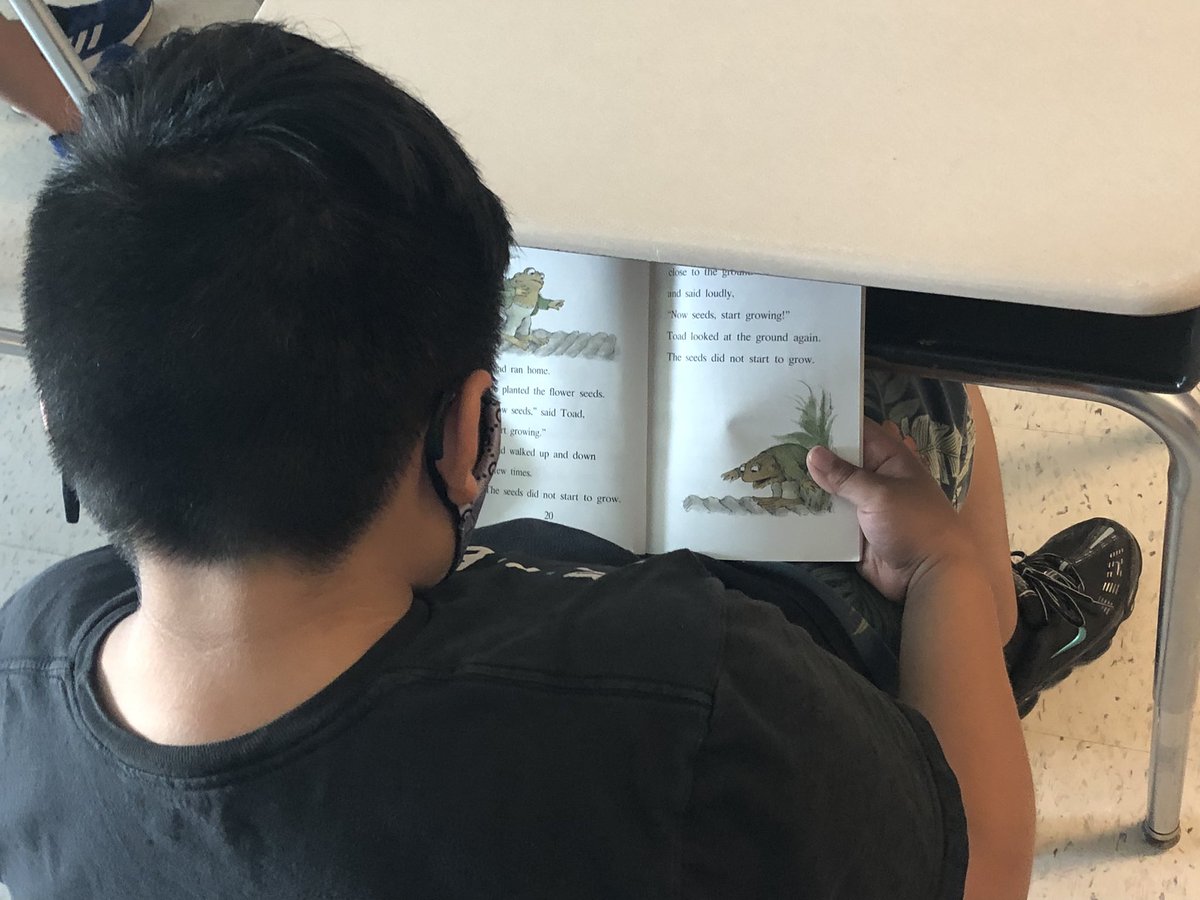 MTringone's tweet image. It was so refreshing to see our scholars with real books in their hands today! #Growingreaders  #WMESWolves
