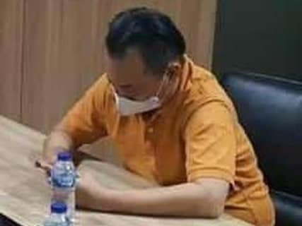 yusrintosepu's tweet photo. ni oknum polisi yang arogan dan kasar ama anggota paspampres... uda datang ke mako Paspamres minta maaf. 

ni pelajaran buat petugas PPKM untuk lebih manusiawi dalam menghadapi masyarakat dilapangan. https://t.co/2ygC3mWYPA