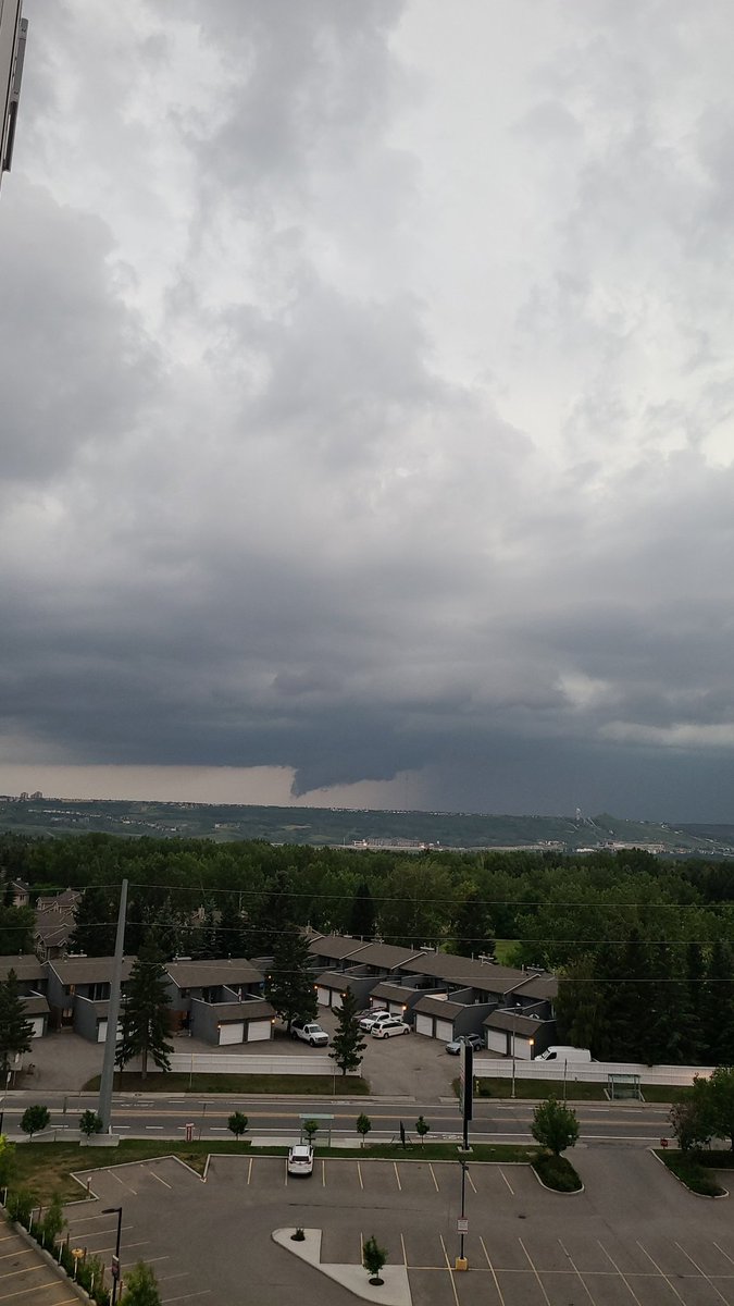 Efernia's tweet photo. #yyc #abstorm @BraydonMoreSo @PrairieChasers https://t.co/UlZrM56yxF