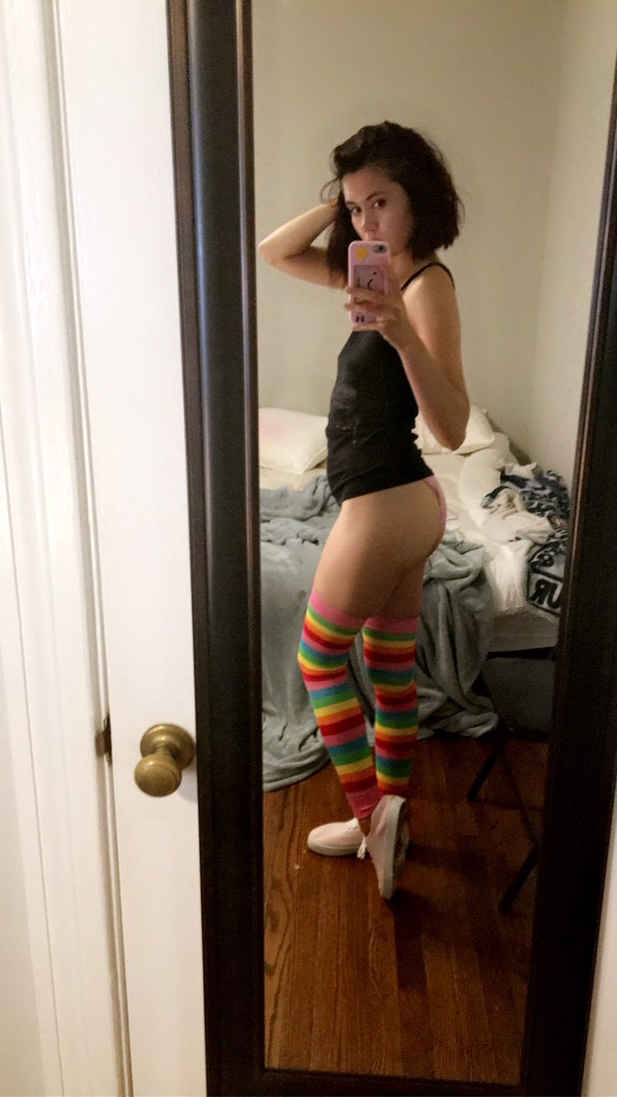 baby_queen1997's tweet photo. Good girl💕💕
#legwarmers #sneakers #Feet #feetworshi̇p #ofgirls #onlyfans #snapchat #sellingcontent #sexy #allexclusive #model #bisexual #loveislove https://t.co/ejhTBxu7XJ