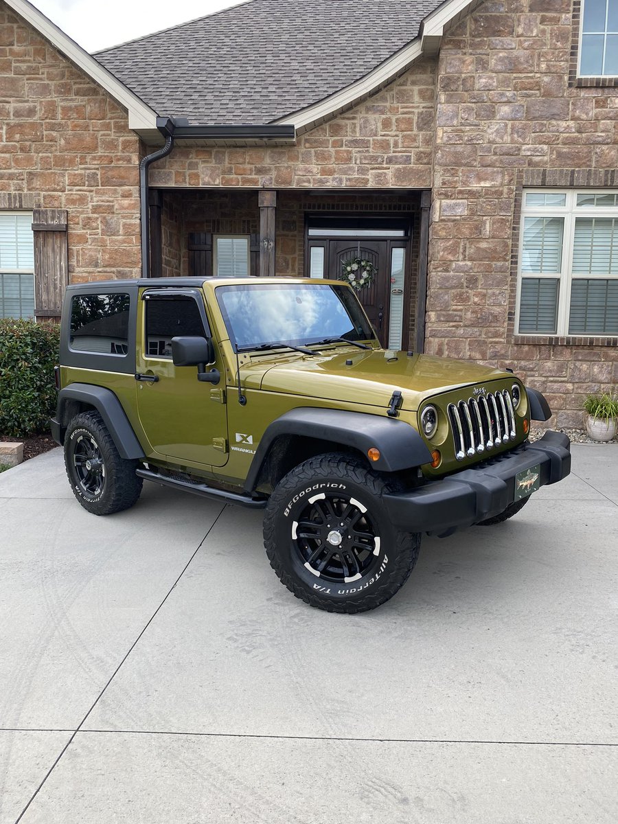 All cleaned up and ready for the weekend…maybe a little flyfishing if the weather cooperates!  #jeep #JeepWrangler #flyfishing