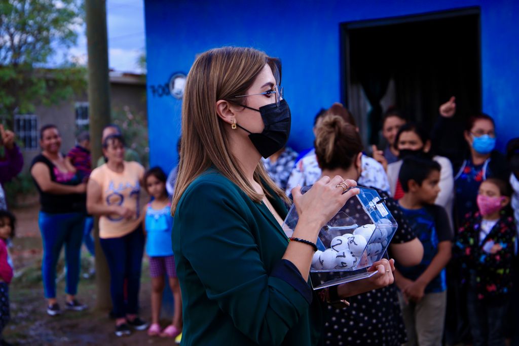 Gabyvazquezch's tweet photo. Agradezco a los vecinos del San Carlos por recibirnos para platicar con ellos el trabajo que estamos realizando desde Cabildo.📝
#GenerandoVamos por ti y tu familia 🙋♀️ https://t.co/rczLQtDpOA