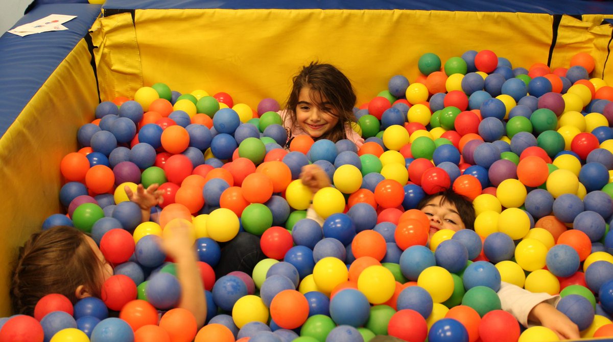 SarthakEi's tweet photo. #Ball_pool #ball_pit
#reduce_hyperactivity
#improve_attention
Playing in a ball pit allows the children to strengthen their muscles. Throwing and rolling the balls supports their fine motor development. Ball pits are also a great activity for sensory play. https://t.co/Jf5UEnlSGO
