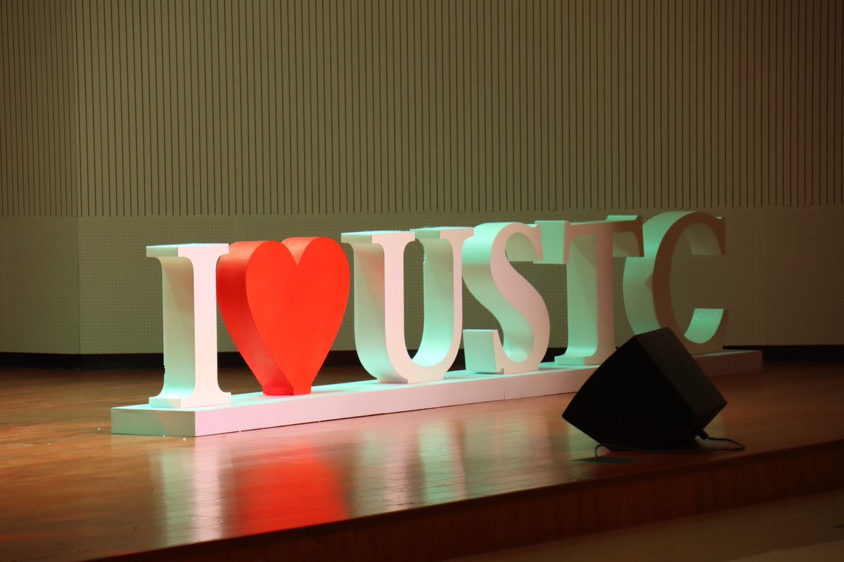 StudyatUSTC's tweet photo. The #graduation party “Forever USTCer” for 2021 graduates was held on June 25th. 
#Classof2021, no matter what difficulties you will face in the new journey after graduation, remember that you are always USTCers. #USTC will always stand behind you and welcome you back! #中科大 https://t.co/2MfT2QbBsm