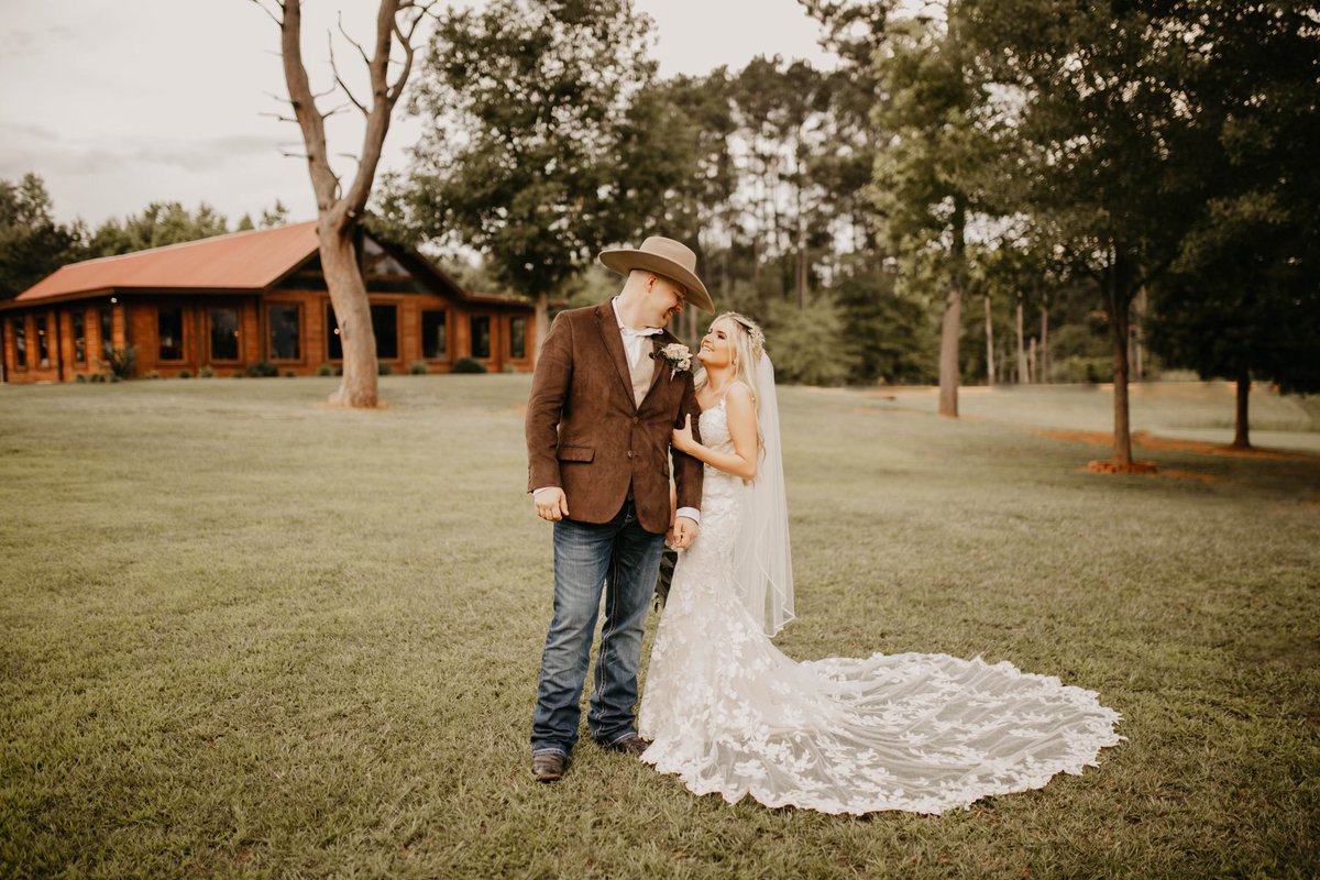 itsgraacieee's tweet photo. Hey Twitter, I’m back and I’m married 🤣🤩❤️ https://t.co/RJu5ZL0CxJ