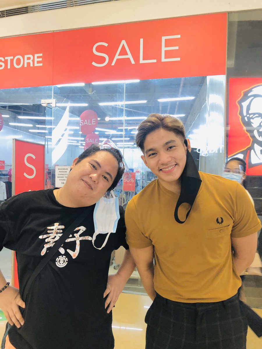 Rons_Angel2021's tweet photo. Popeyes Sm North Grand Opening ❤️ Power Support To Our king @MartinR2a 💯 #RonsAngelOfficial 🔥 #OneBigLoveForRon 🙌🏻 https://t.co/Jb5N3WllSN