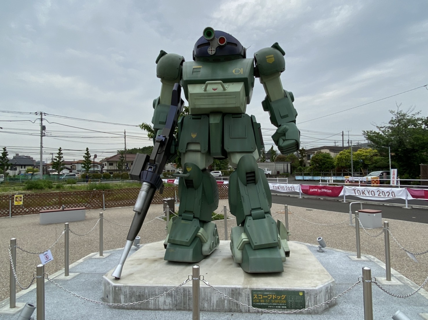 Mapfan 公式 こんにちマップファン 今日は ガンダムの日 モビルスーツのデザインをした大河原邦男さんの地元 Jr南武線 稲城長沼駅 は駅にガンダムとシャア専用ザクの大型モニュメントがあります 街のマンホールまでガンダムに パピー