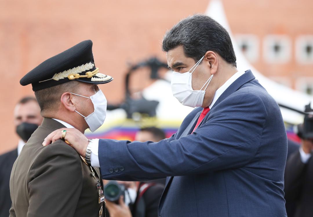 NicolasMaduro's tweet photo. Ascendí al Grado de General en Jefe a Domingo Antonio Hernández Lárez, quien desde hoy asume como nuevo Comandante Estratégico Operacional de la FANB.  Un merecido reconocimiento por su brillante y comprometida labor en el Ejército y a favor de la Patria. ¡Felicitaciones! https://t.co/BDjLOilmkB