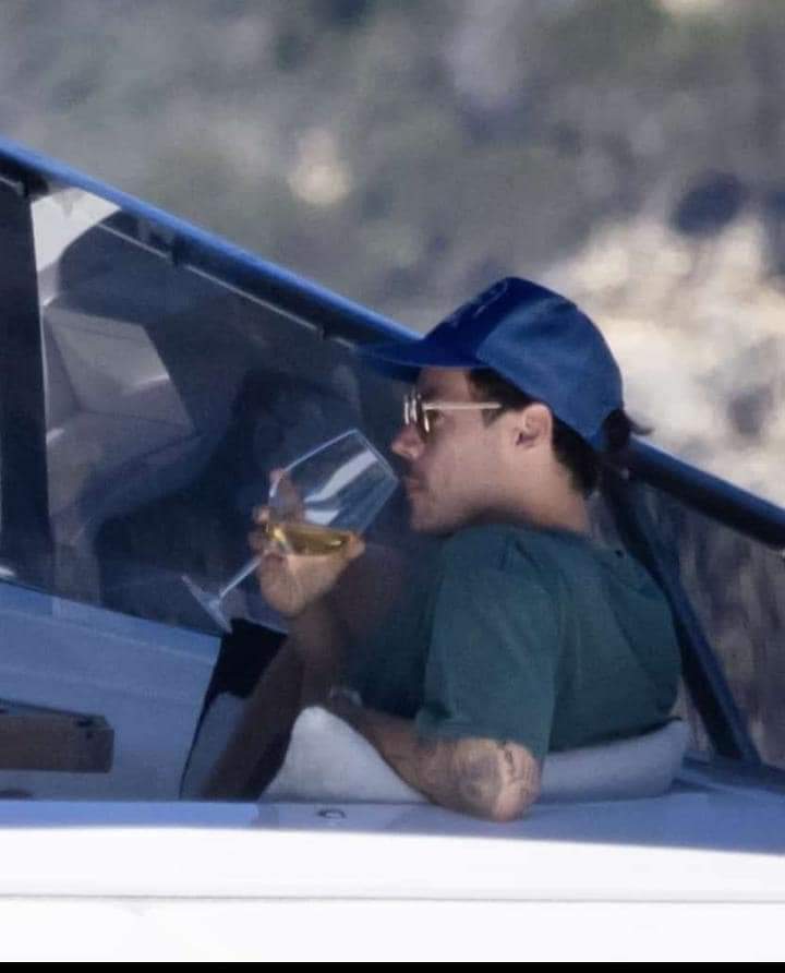 FCStylersMx's tweet photo. Harry recientemente en Italia. https://t.co/RpqgZXiM8T