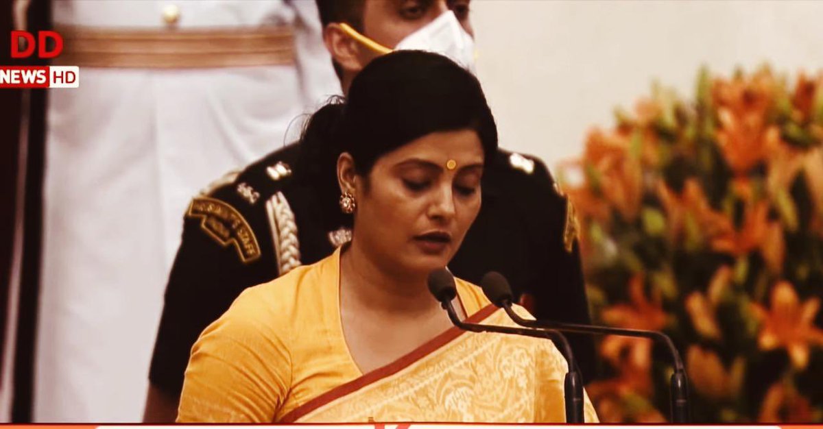 AnupriyaSPatel's tweet photo. राष्ट्रपति भवन, नई दिल्ली में आदरणीय प्रधानमंत्री श्री @narendramodi जी की कैबिनेट में एकबार पुनः देश की मंत्री के रूप में सेवा करने का अवसर प्राप्त हुआ है। इसके लिए आदरणीय प्रधानमंत्री जी एवं गृहमंत्री श्री @AmitShah जी का धन्यवाद प्रकट करती हूँ । https://t.co/W0XBFiQg4Z