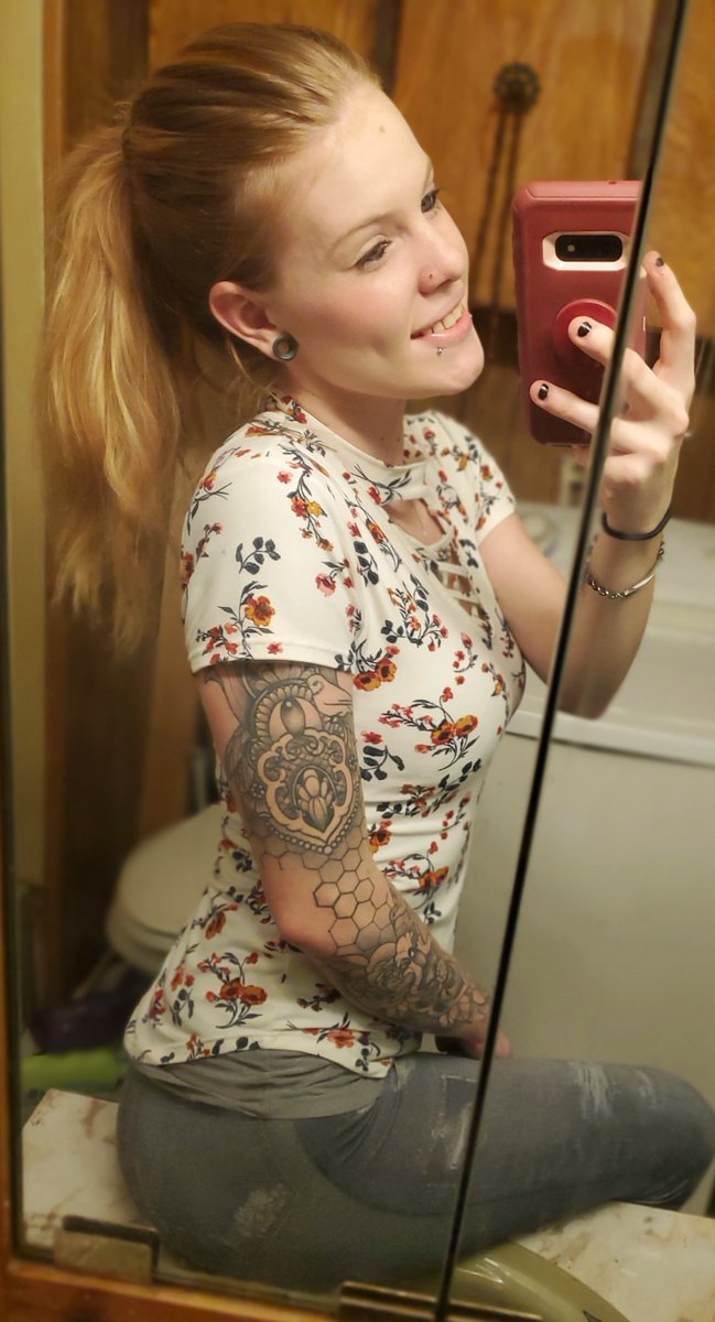 GRINDING them bloodpoints tonight with the new event going on! Really trying to work on all of my characters one by one 🥵😓
First night wearing my hair up and LAST night of my week to be scurrrrrrrt. 🤪😨😮
Come hangout if you will I am live NOW!!
twitch.tv/xartimisx