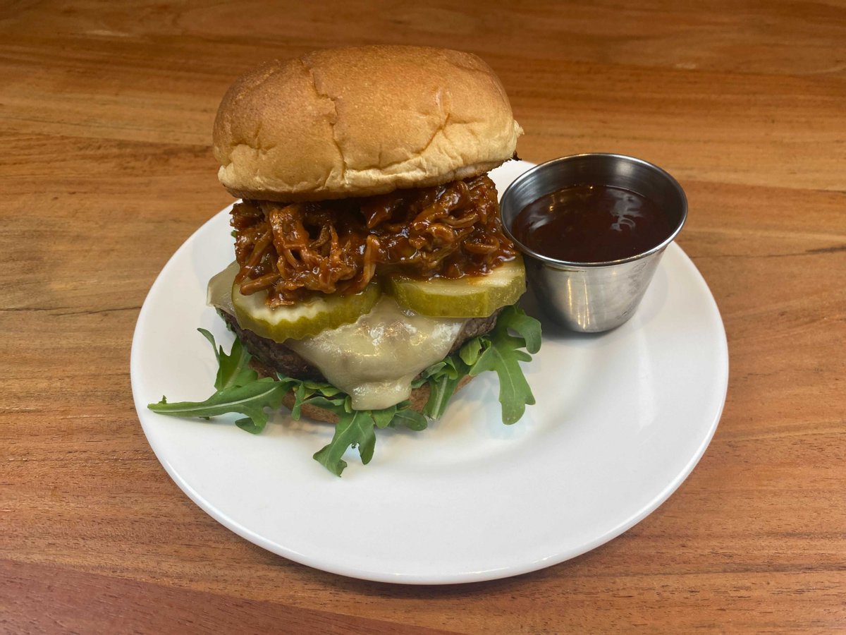 TheFastPitch's tweet photo. This burger was crafted special for #KCBurgerWeek by @clustertruck π€ The Alpine Pit burger features a thick 5 oz. patty of Certified Angus beef, topped with melted Alpine Swiss cheese, arugula, pickles, and BBQ pulled pork. Served with a side of BBQ sauce! https://t.co/ExyGG7slUC