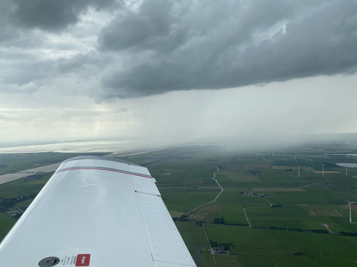 TaniDaReal's tweet photo. The sky has many faces 🤍✈️
#aviation #wolfpilot https://t.co/yHTn3bYc0w