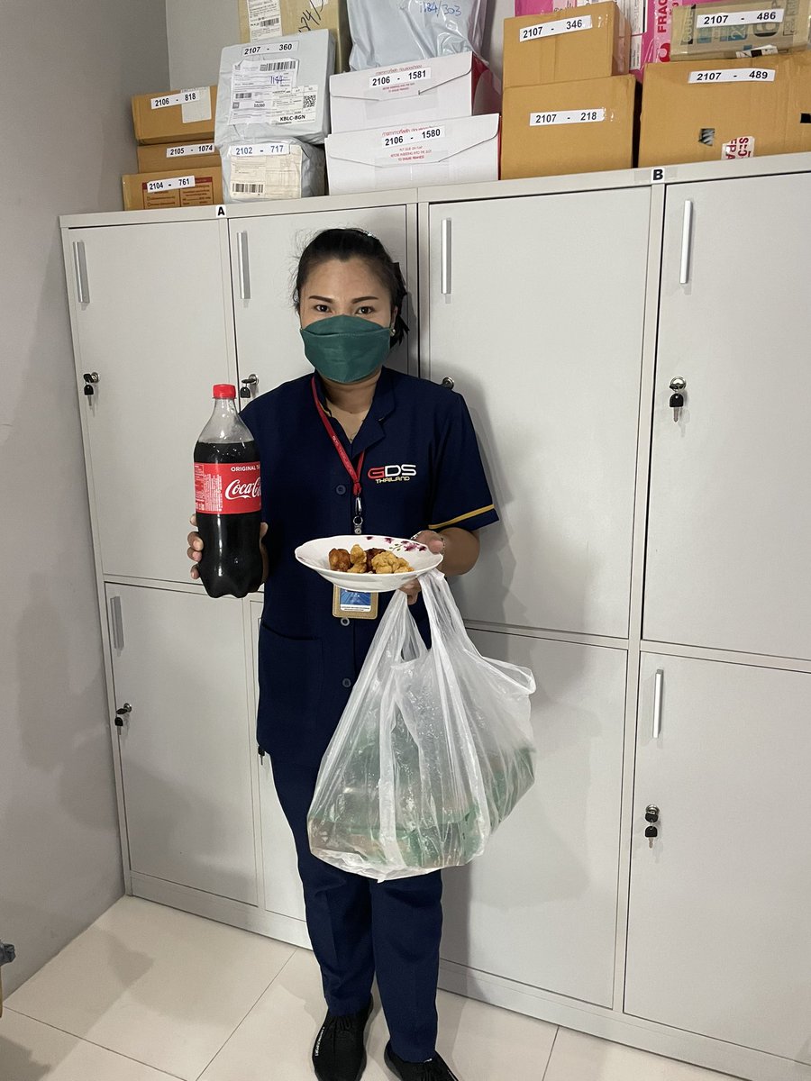 pattycawai's tweet image. ลูกบ้านพ้นกักตัวอย่างปลอดภัย และนำอาหารมาให้ฝ่ายจัดการฯ รวมถึงทีมงานนิช โมโน สุขุมวิท 50 ทุกคน เพื่อเป็นการขอบคุณ  ฝ่ายจัดการฯ ยินดีให้บริการลูกค้าทุกท่านเสมอค่ะ “พลัส ดูแลจากใจ ห่วงใยคุณ” #pluspropertymanagement #NicheMonoSkv50