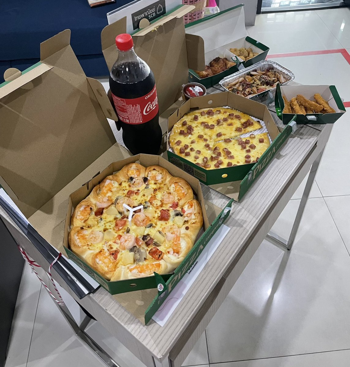 pattycawai's tweet image. ลูกบ้านพ้นกักตัวอย่างปลอดภัย และนำอาหารมาให้ฝ่ายจัดการฯ รวมถึงทีมงานนิช โมโน สุขุมวิท 50 ทุกคน เพื่อเป็นการขอบคุณ  ฝ่ายจัดการฯ ยินดีให้บริการลูกค้าทุกท่านเสมอค่ะ “พลัส ดูแลจากใจ ห่วงใยคุณ” #pluspropertymanagement #NicheMonoSkv50