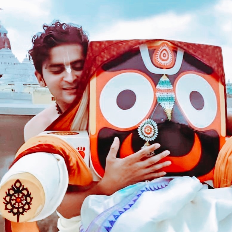 KrishnaDiyaDas1's tweet photo. We want GKD to cover rathyatra. @govindkrsnagkd who always trying to preach Jagannath Sanskriti, So what's the issue?@JagannathaDhaam @SJTA_Puri 
 @Krishan_Kumar09  @CMO_Odisha @drvishal_ips @samarth_verma 
#rathyatrawithgkd
@mainhugyaani
 @flyingbeast320 @NeonMan_01
@TalksDinesh https://t.co/noU2Wqs0Pw