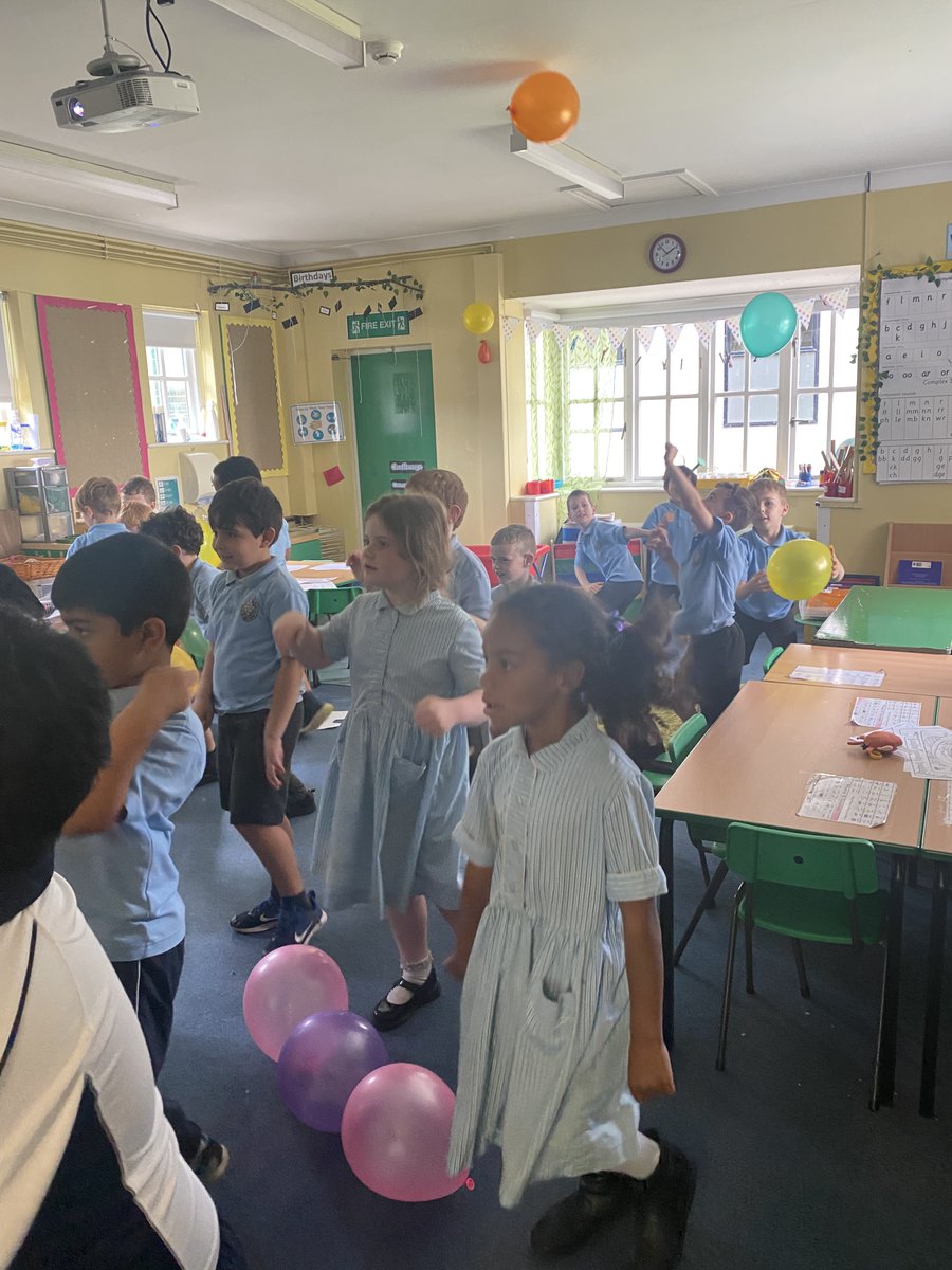 Form 1M had 2 had a great time at their ‘bubble’ party yesterday, celebrating all of their hard work over the past year 💃 @BowDurhamSchool