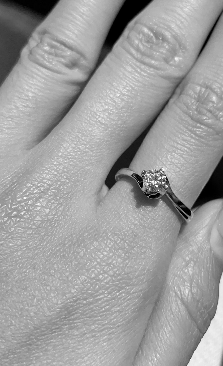 farahfarz's tweet photo. STILL CAN’T BELIEVE YOU POPPED THE QUESTION!!!! I LOVE YOU SO MUCHYYY😭❤️❤️ @Inquizzy https://t.co/cUspxdrYMR