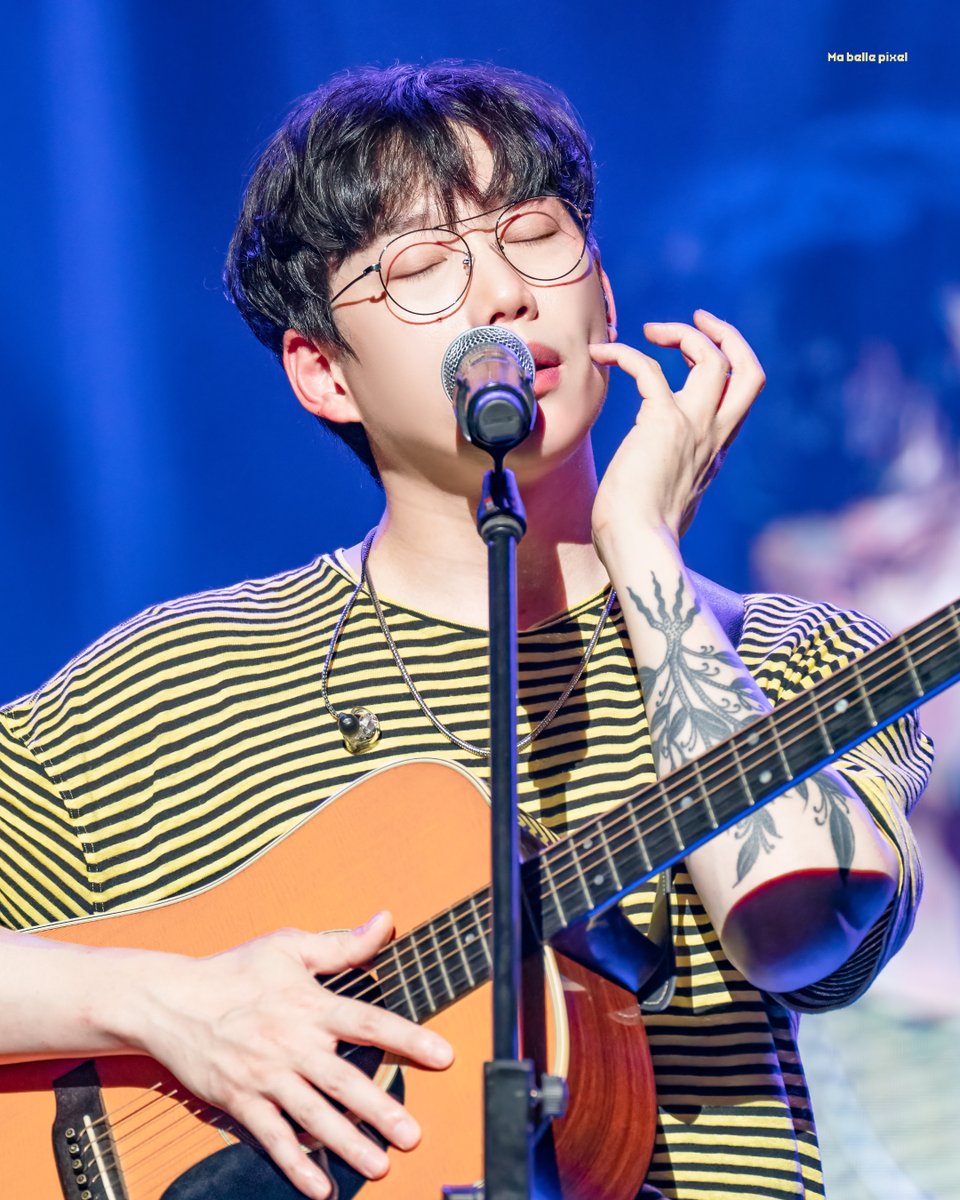 ma_belle_pixel's tweet photo. 210703 SELECT SHOP 십센치 X 소란 부산
오빠는 거북이인가? 자꾸 내 심장을 터틀(tuttle)여🐢
#십센치 #10CM #권정열 https://t.co/Q2WEEKfUYd