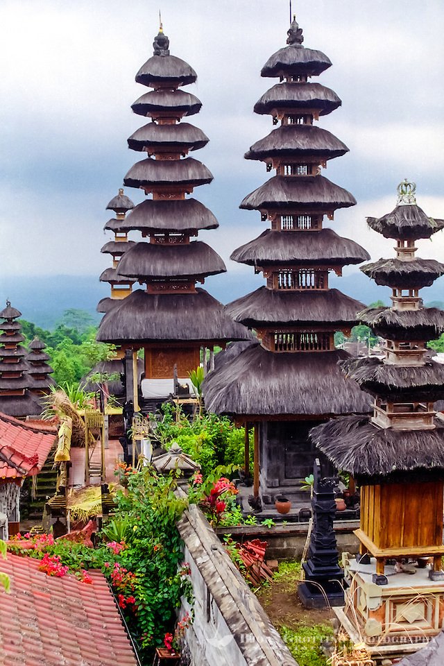 piedpiperlko's tweet photo. #SanatanaDharma 🚩🚩
#Hinduism #Abroad
#Bali #Indonesia 
Located in the slopes of Mount Agung, Pura Besakih is one of the largest Hindu temples in Bali. It consists of 23 temples inside the compound with Pura Penataran Agung being the most important shrine. Besakih is also known https://t.co/dZWjYT24yI