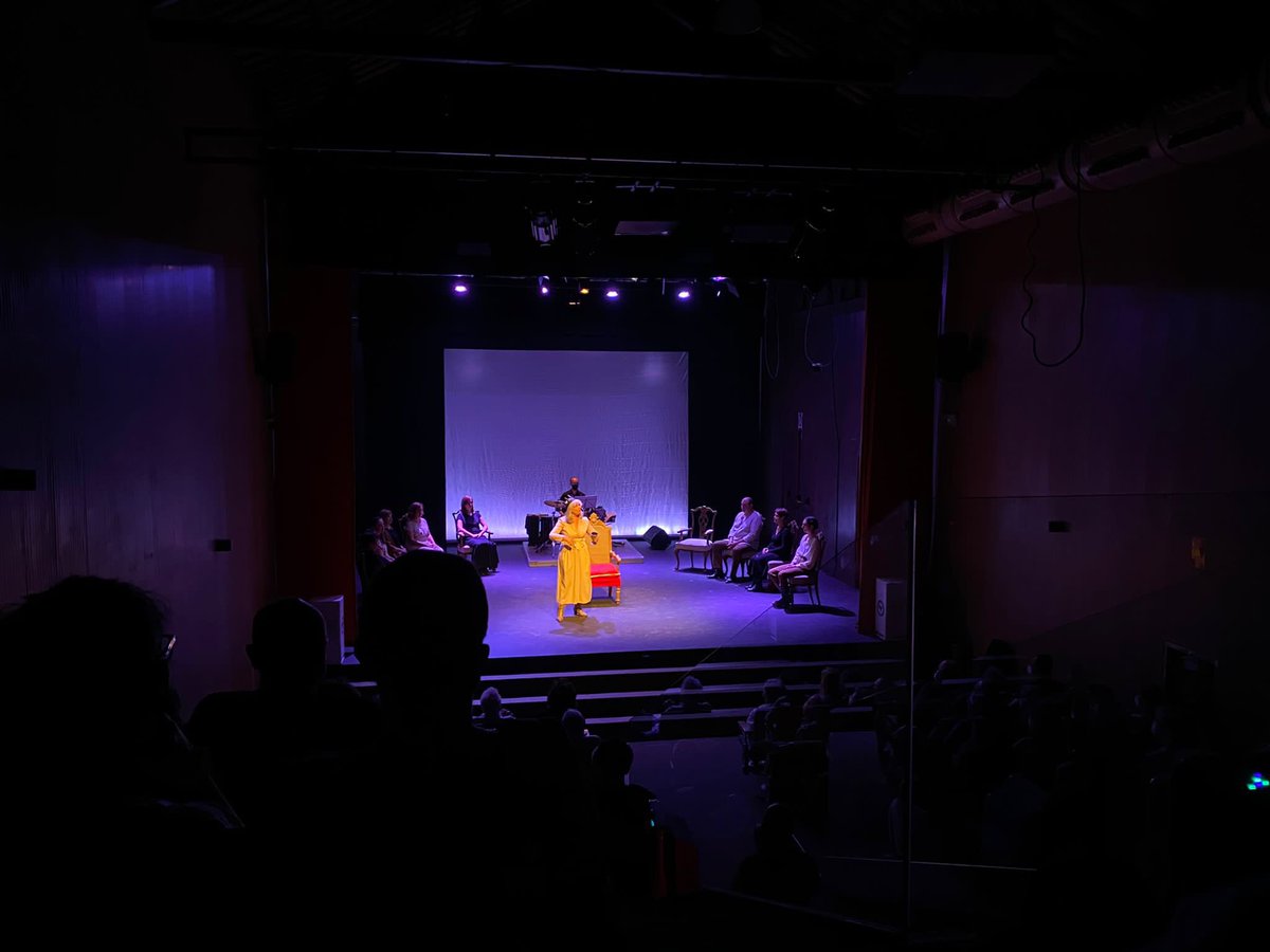 ampaclemente's tweet photo. 🍋 Anit tornava 𝑬𝒔𝒄𝒆̀𝒏𝒊𝒂 a la Casa de la Cultura de Foios, amb el acte inaugural de la XIX edició de la mà de FET Escola de Teatre.

#CulturaSegura #Teatre #Foios #Valencia #Escenia  @josetecorell  @carpasta https://t.co/TaofrPDHlj