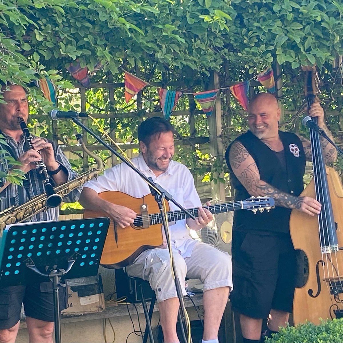 Lovely gig a few days ago in #whitstable #Kent hiding in the shrubbery & playing swing classics. #gypsyjazz #rocknroll #swingjazz #livemusic